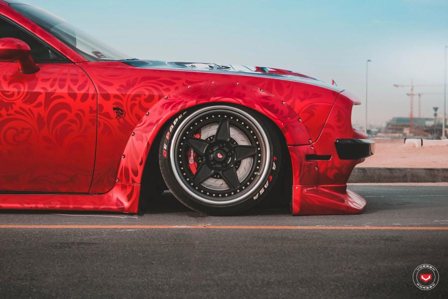 Детали экстерьера Dodge Challenger SRT Hellcat by Clinched on Vossen Wheels (ERA-2) 2019 года  (фото 8 из 13)